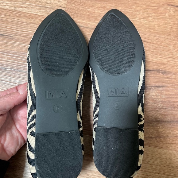 Lot of three pairs, Mia shoes, size 6 - Picture 3 of 7